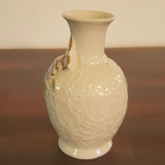Pretty Vintage Porcelain Floral Butterfly Bud Vase with Gold Trim - Picture 5 of 10